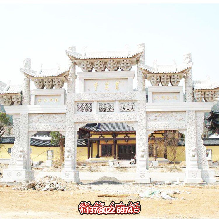 精細(xì)工藝刻石牌坊，裝點小區(qū)村口