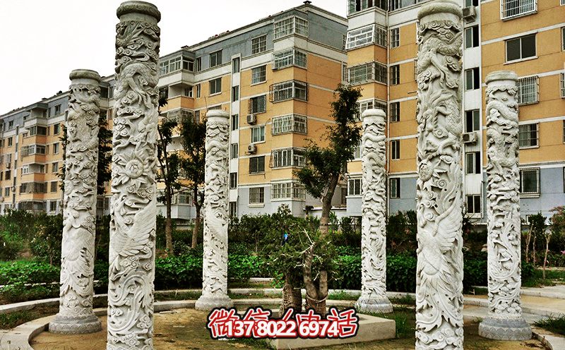 精美大理石浮雕龍柱，裝點(diǎn)小區(qū)花園