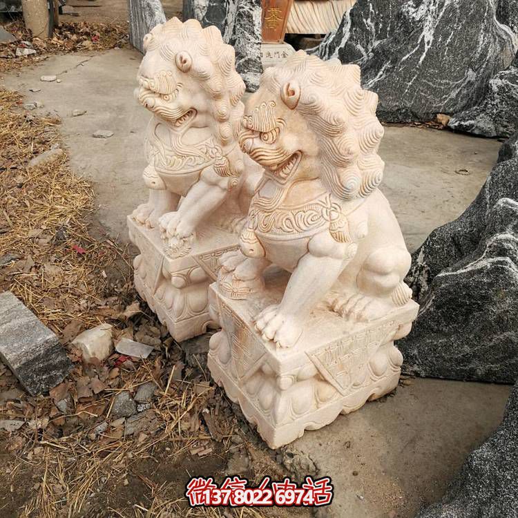 精美大理石雕刻石獅子，為酒店門(mén)口添彩晚霞紅