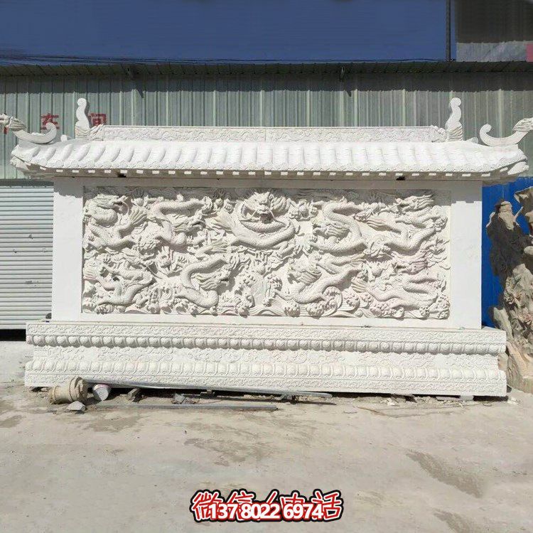 九龍壁石雕為景區(qū)廣場增添獨(dú)特美感