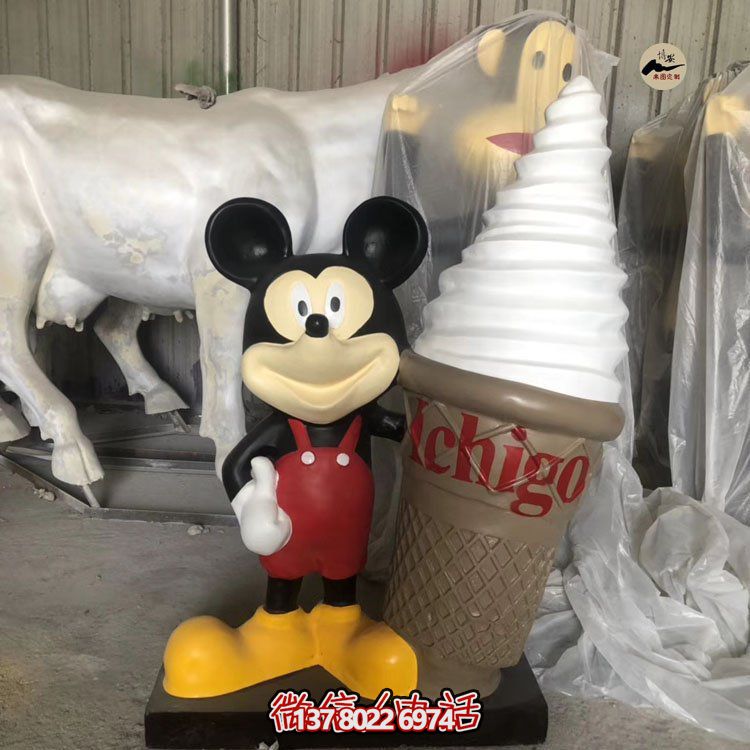 玻璃鋼彩繪米老鼠雕塑給您的商場(chǎng)帶來(lái)無(wú)限樂趣