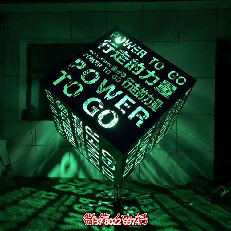 不銹鋼發(fā)光魔方雕塑，點(diǎn)亮售樓處廣場景觀裝飾