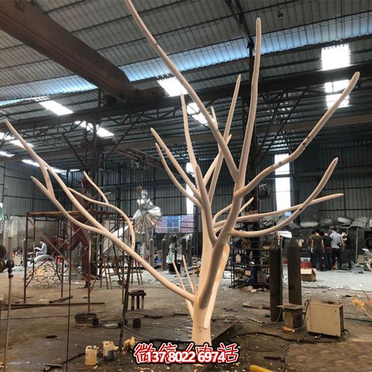 大型玻璃鋼雕塑，給酒店裝飾帶來(lái)創(chuàng)意景觀