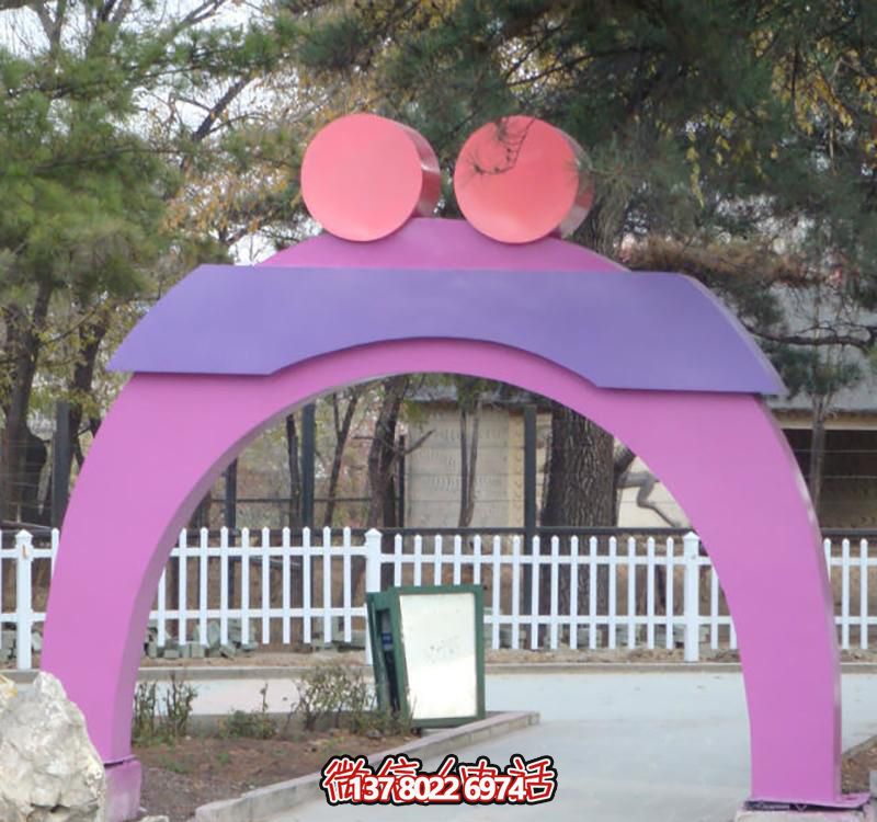 創(chuàng)意玻璃鋼愛(ài)心雕塑，裝點(diǎn)城市公園