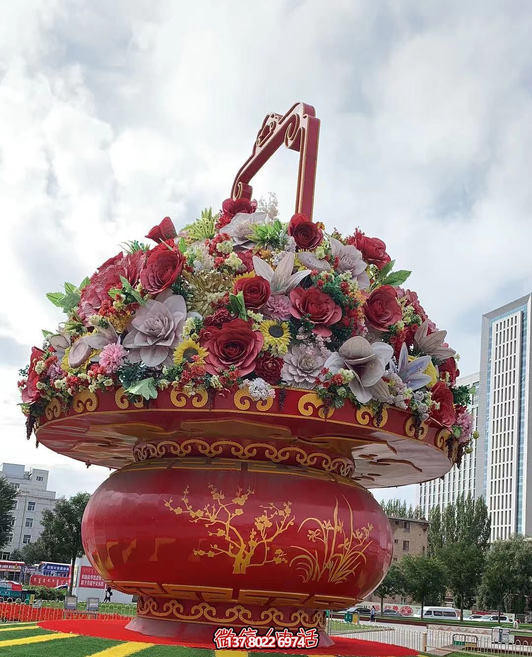 現(xiàn)代五彩花籃，給城市廣場(chǎng)帶來活力