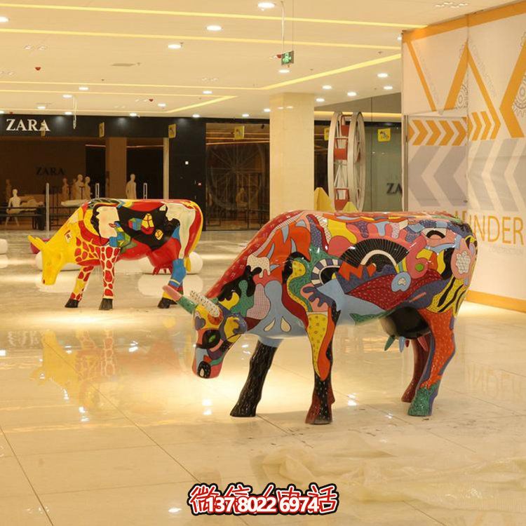 室內玻璃鋼彩繪創(chuàng)意雕塑牛