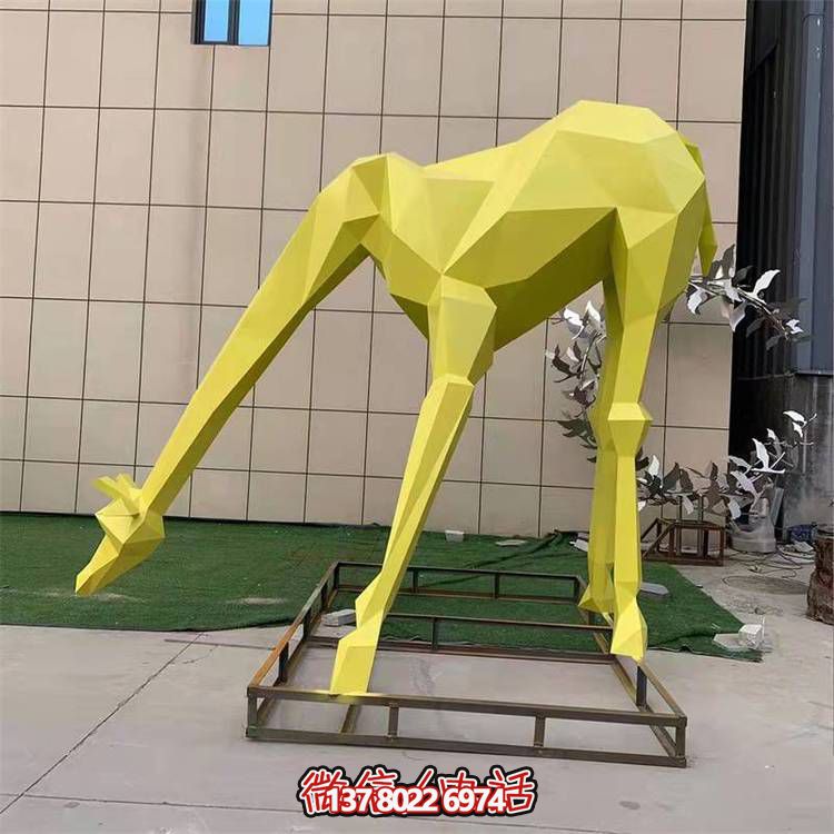 戶外草坪不銹鋼幾何黃色長(zhǎng)頸鹿雕塑