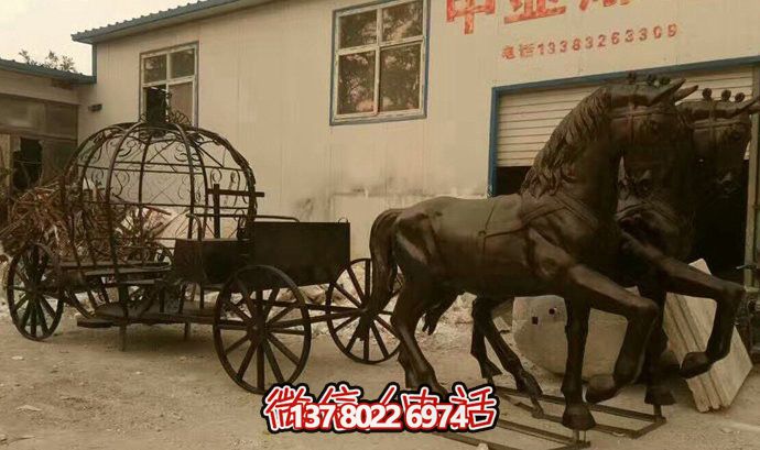 購(gòu)物商場(chǎng)擺放黑色鑄造青銅馬車雕塑