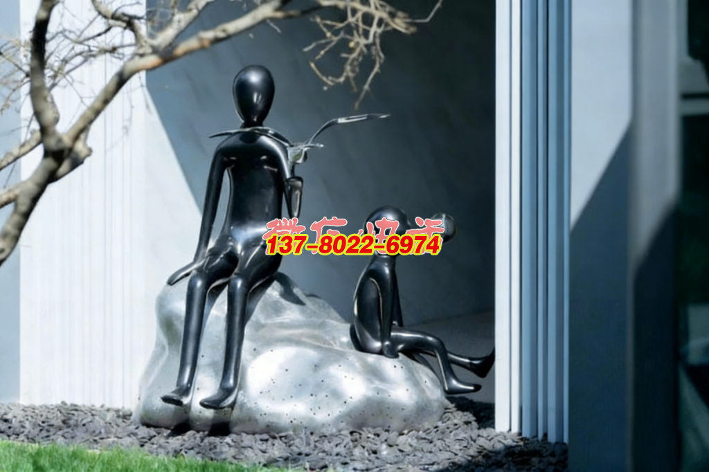 云端童夢(mèng)：金屬羽翼與氣泡里的詩(shī)意日常